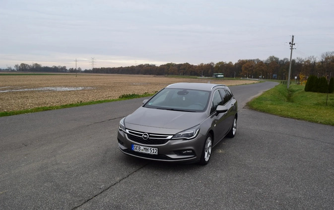 Opel Astra cena 49900 przebieg: 133800, rok produkcji 2017 z Ciechanów małe 172